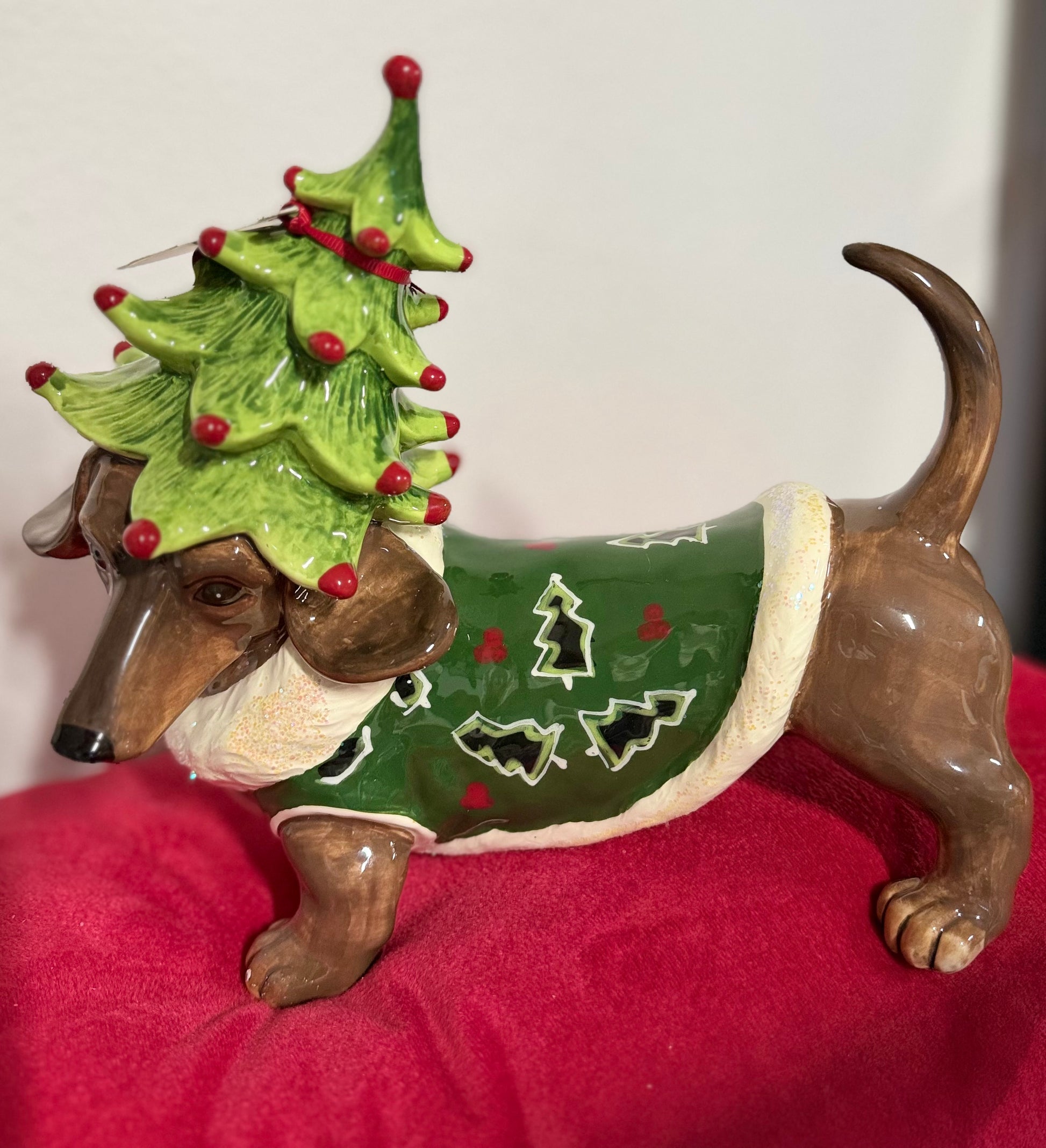 CHRISTMAS DACHSHUND FIGURINE